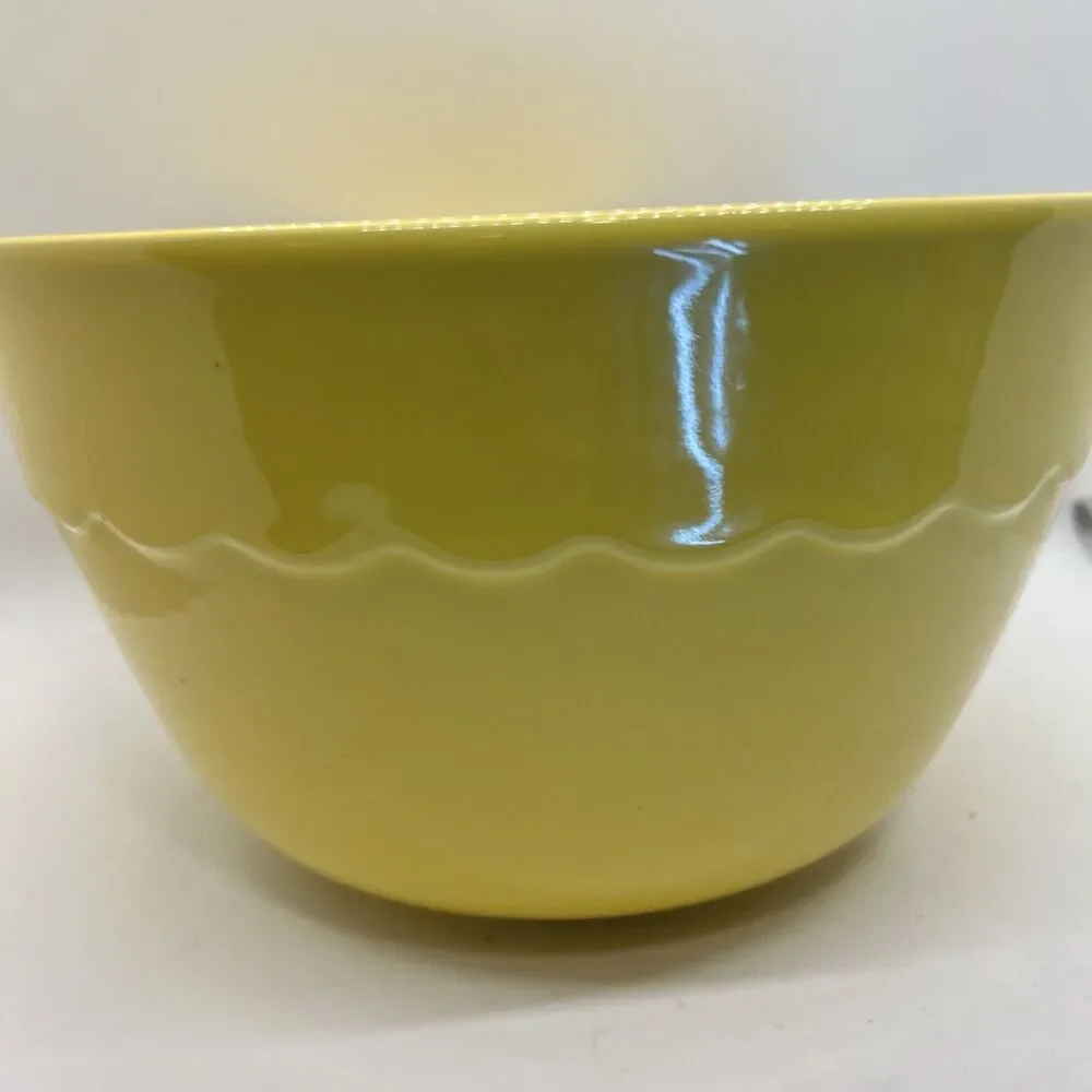 Crate & Barrel Large scallop Serving Bowl Yellow Stoneware 9.5